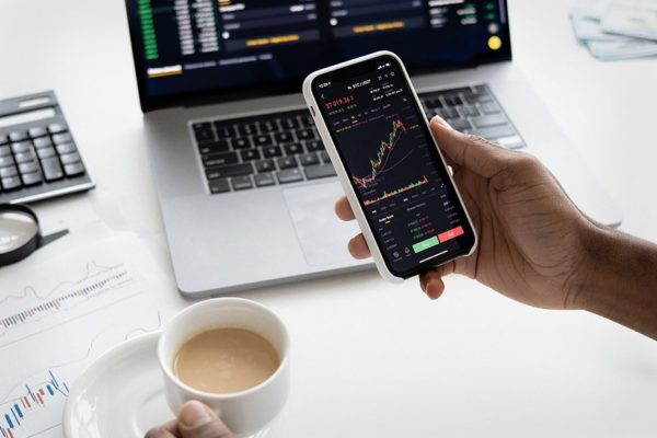 Don’t Dump Your Stock: History Tells Us to ‘Stay Invested’ thumbnail